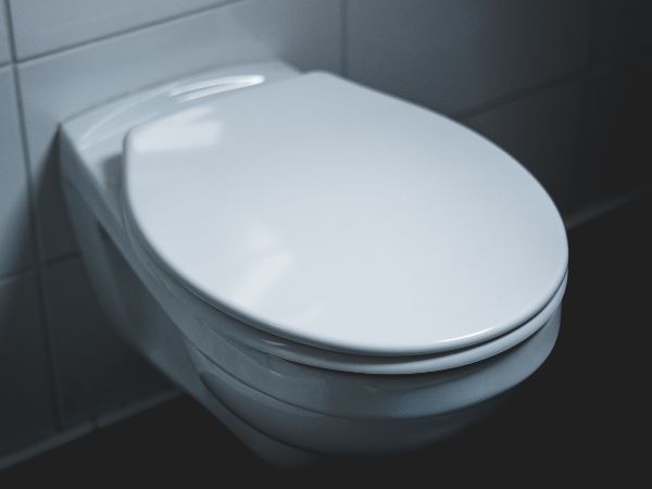 Miska WC wisząca - nowoczesne rozwiązanie dla minimalistycznej łazienki